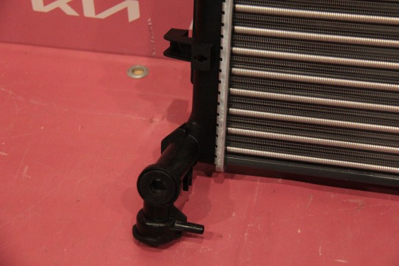 Радиатор двигателя для KIA Optima (15-20), каталожный номер 25310D4100 (OEM)