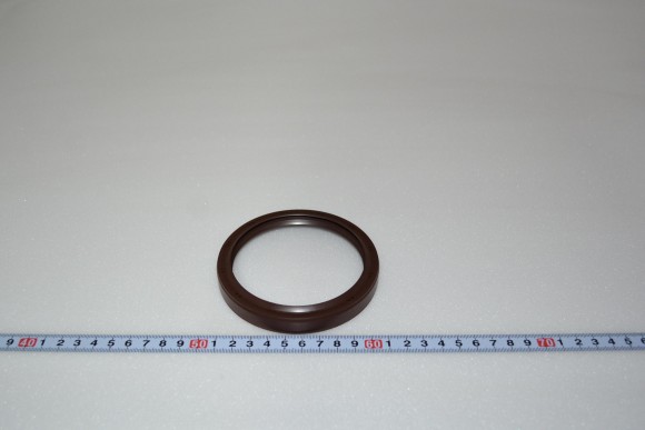 Задний сальник коленвала для двигателя Kubota V2403 Задний сальник коленвала для двигателя Kubota V2403